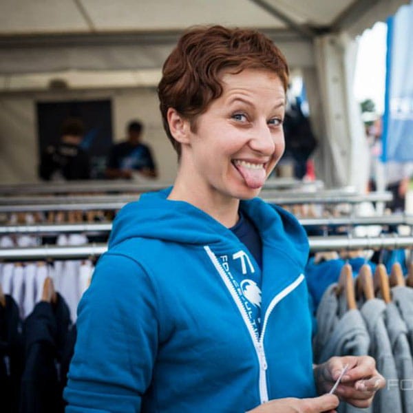 SWEAT À CAPUCHE ZIPPÉ SUR LE CÔTÉ